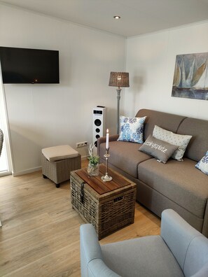 Smart TV, DVD player, stereo - Cozy, modern, 45sqm oasis of well-being with a great ambience close to the beach! (Scharbeutz)