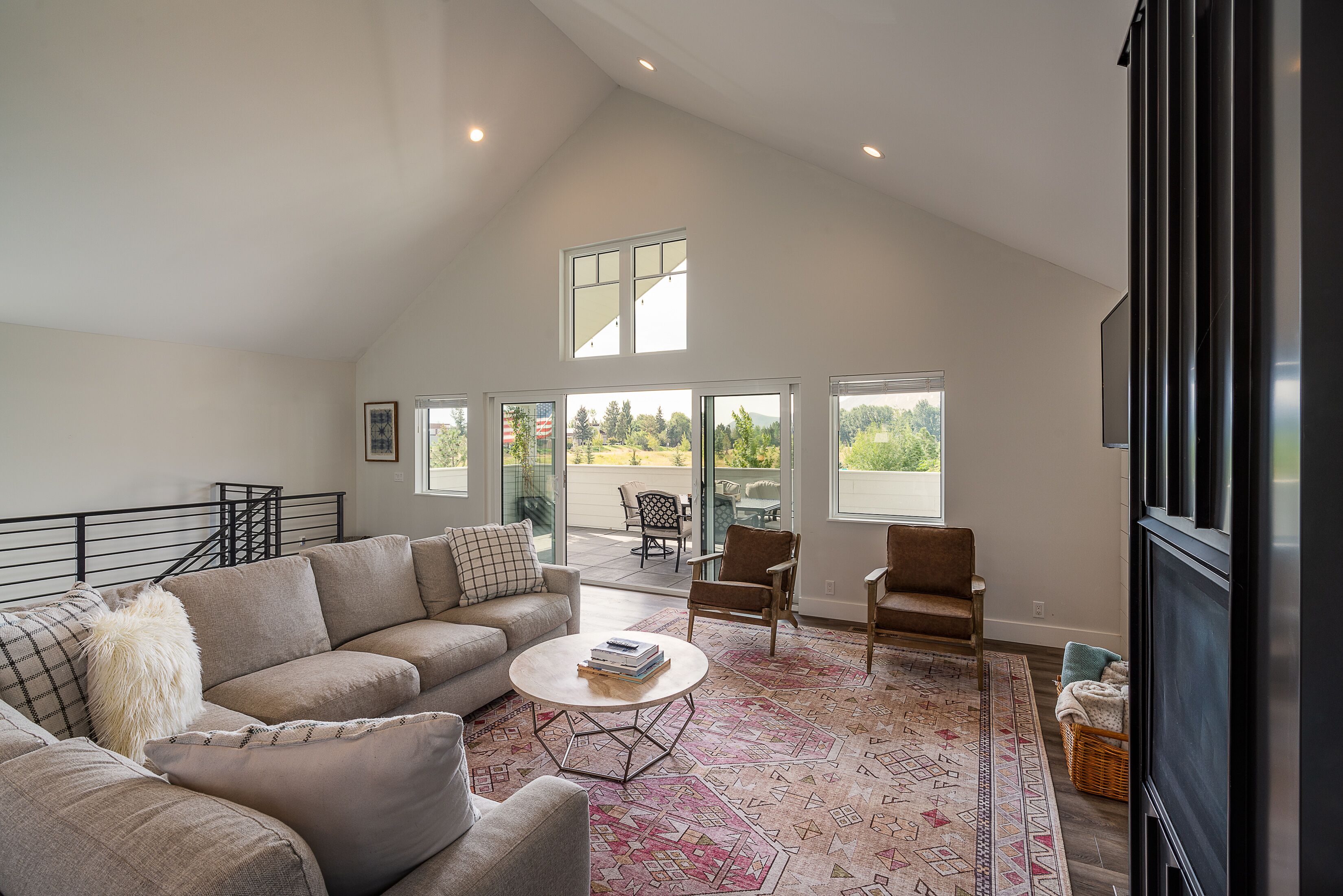 Mountain Views w/Sauna & Fire Pit: Red Feather Comfort