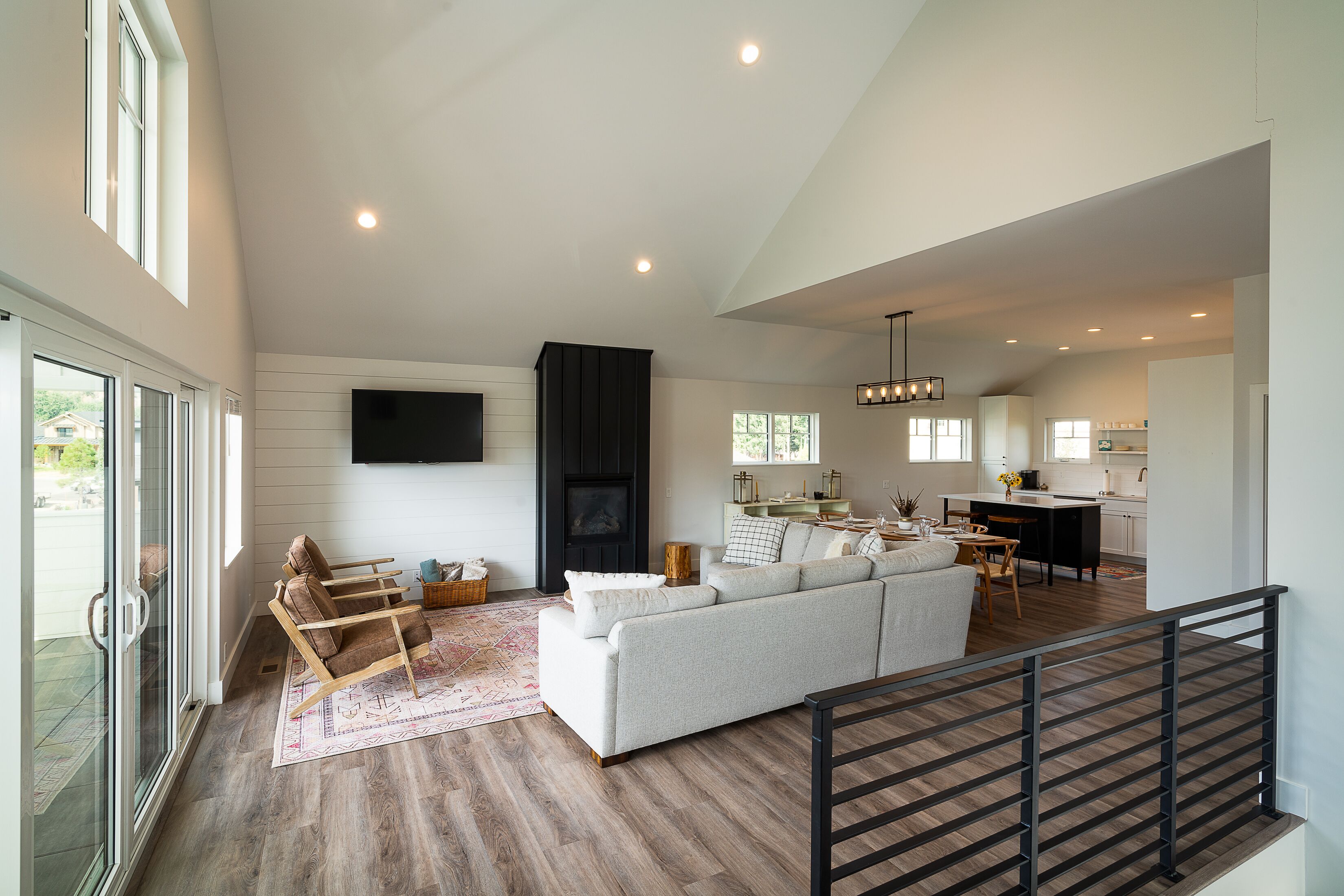 Mountain Views w/Sauna & Fire Pit: Red Feather Comfort