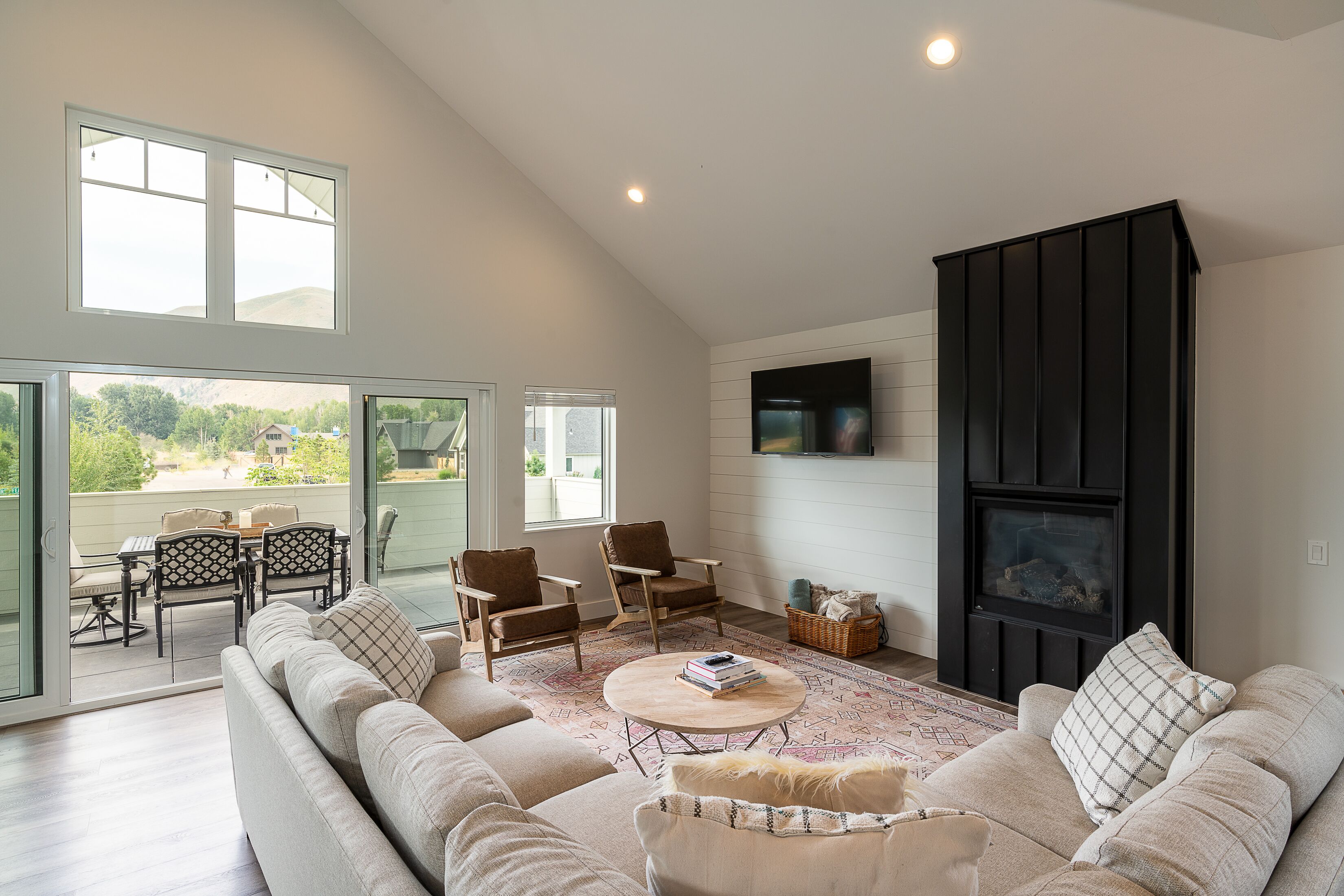 Mountain Views w/Sauna & Fire Pit: Red Feather Comfort