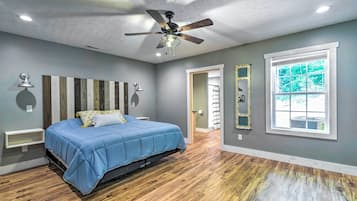 2 bedrooms, travel crib, internet, bed sheets