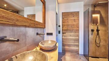 Dusche, Haartrockner, Handtücher, Seife