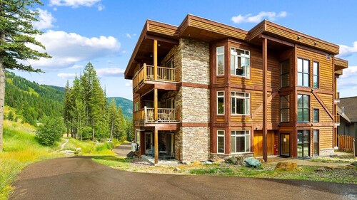 The Cold Smoke Condo