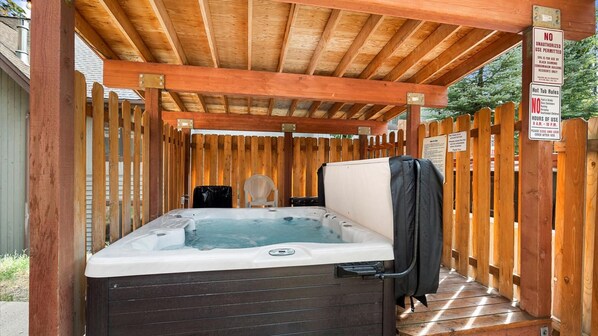 Bain à remous extérieur