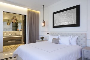 Junior Suite | 1 bedroom, premium bedding, minibar, in-room safe