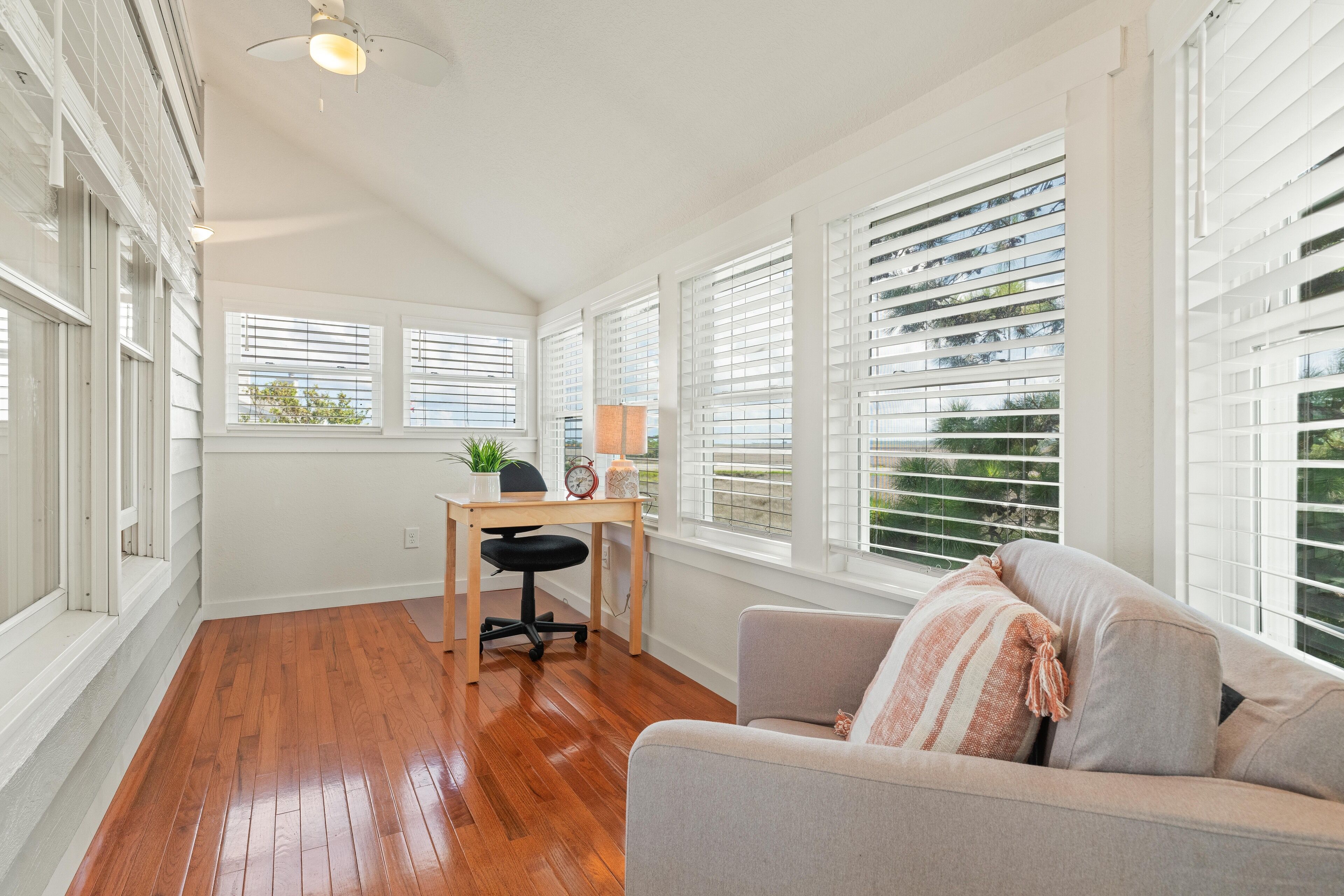 New Listing🌟Waterfront🌟Boat Slip, Dogs ✔️, Fishing, Shared Pool, Beaches🌊☀️🐬