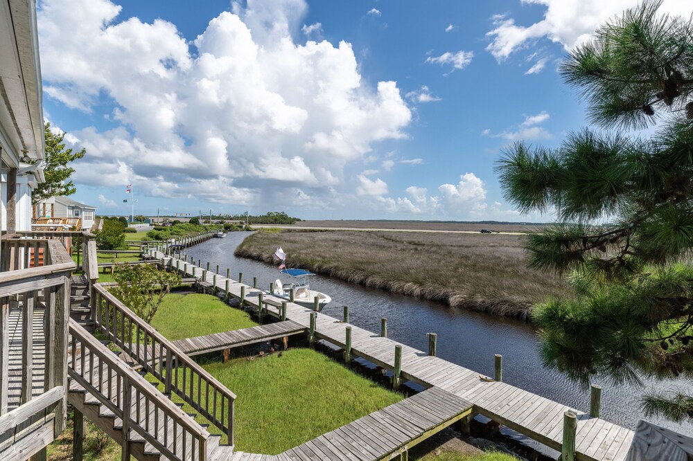 New Listing🌟Waterfront🌟Boat Slip, Dogs ✔️, Fishing, Shared Pool, Beaches🌊☀️🐬