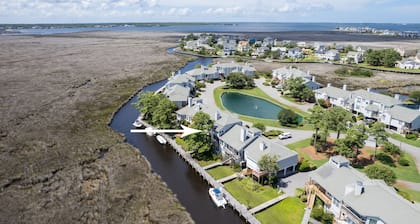 New Listing🌟Waterfront🌟Boat Slip, Dogs ✔️, Fishing, Shared Pool, Beaches🌊☀️🐬