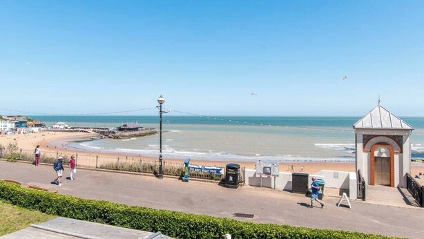 On the beach - Serenity by the Sea - Broadstairs (Kent)