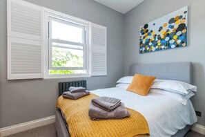 2 bedrooms, iron/ironing board, travel cot, free WiFi - Serenity by the Sea - Broadstairs (Kent)