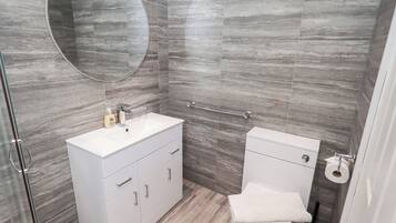Cottage | Bathroom