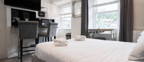 1 habitación, decoración personalizada y muebles diferentes