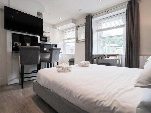 1 habitación, decoración personalizada y muebles diferentes 
