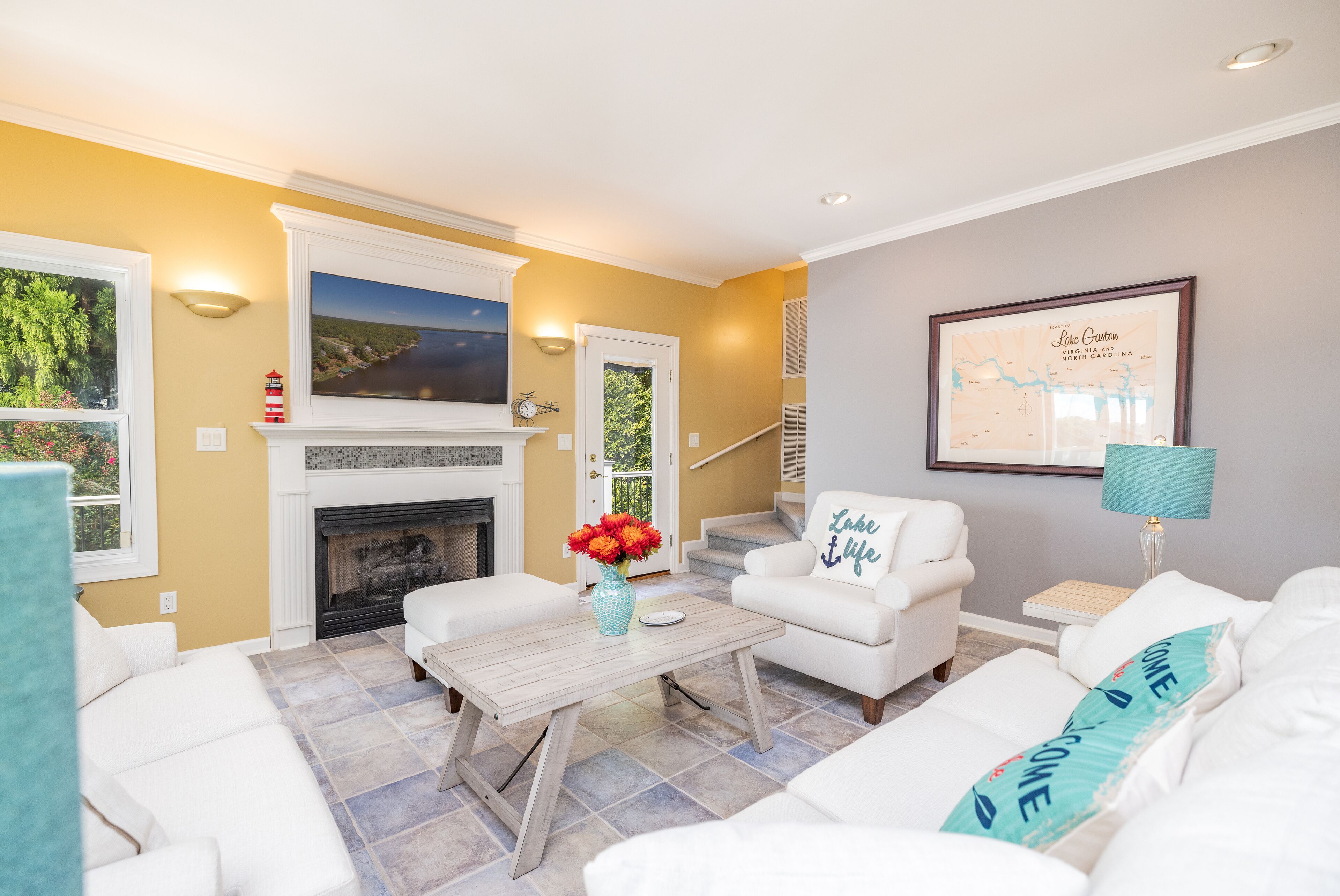 NEWLY Furnished - MAIN LAKE Views - Pool Table - Fire Pit - SUPs - Lake Gaston