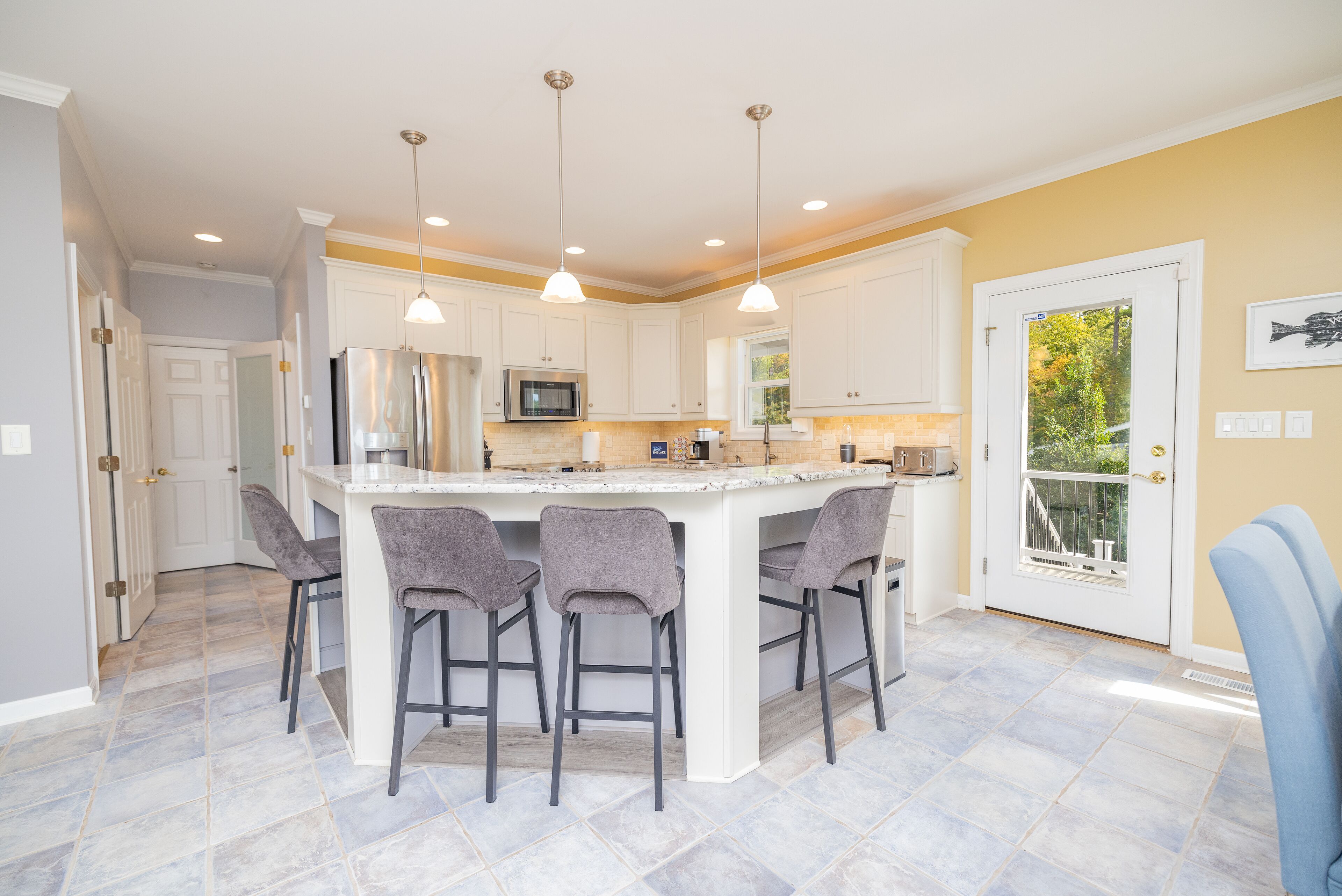 NEWLY Furnished - MAIN LAKE Views - Pool Table - Fire Pit - SUPs - Lake Gaston