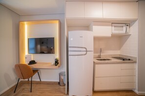 Studio Tiêu chuẩn | Bếp riêng | Tủ lạnh, lò vi sóng, bếp nấu, dụng cụ nấu nướng/bát dĩa/dao nĩa 
