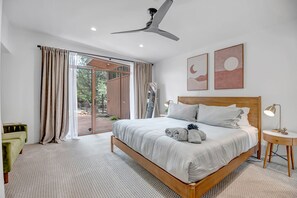 3 bedrooms, desk, iron/ironing board, free WiFi