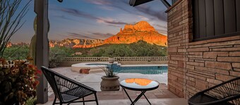 Chimney Rock Trail House Great Backyard Experience, Pool, Hot Tub,Firepit, Stargazing