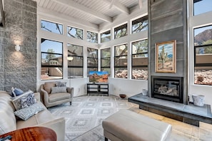 TV, fireplace