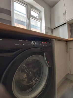 Nhà tiện nghi đơn giản, 4 phòng ngủ | Bếp riêng