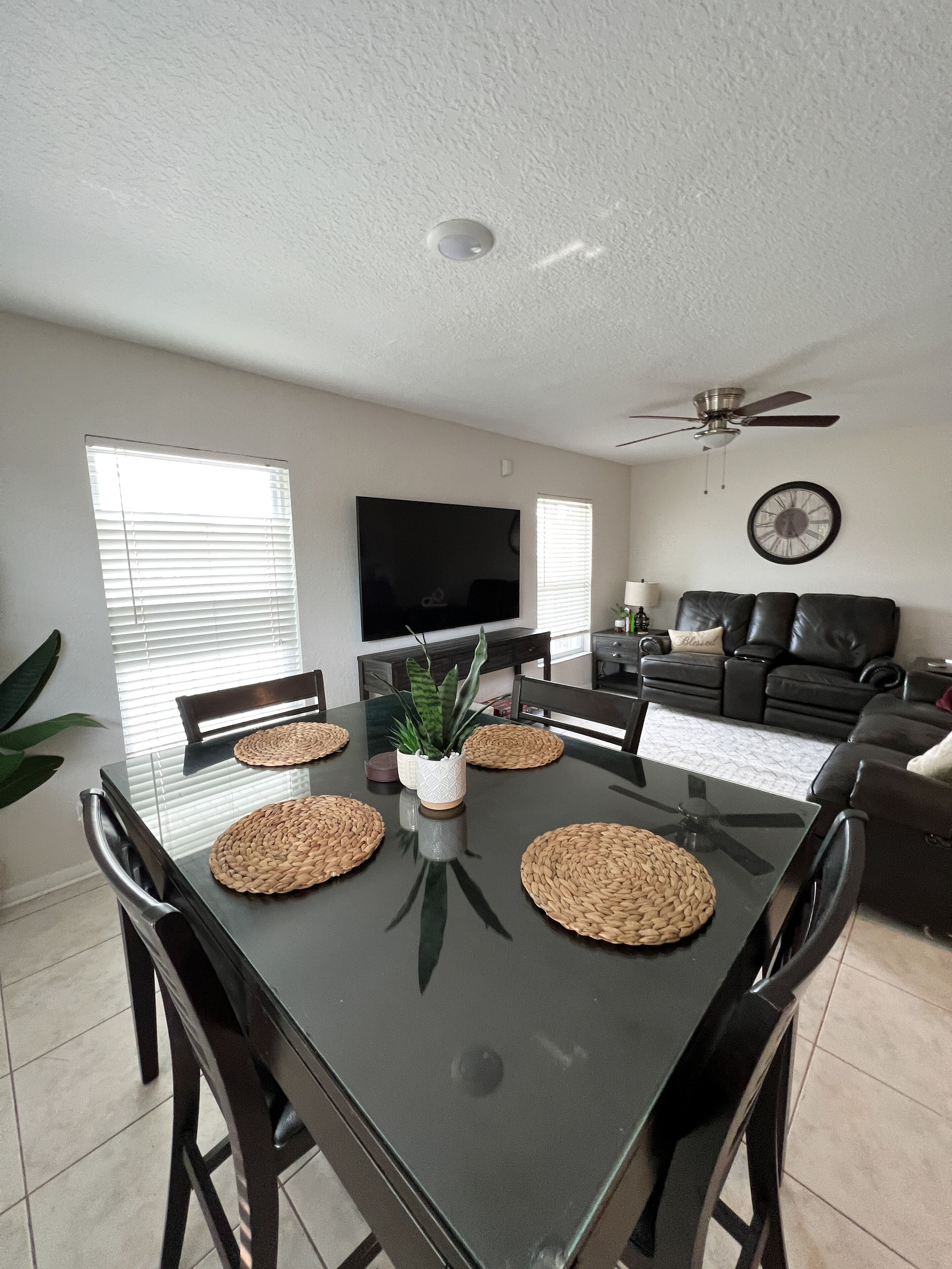 Centrally Located Cozy 2 Bedroom Apartment