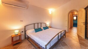 3 slaapkamers, een strijkplank/strijkijzer, gratis wifi, beddengoed