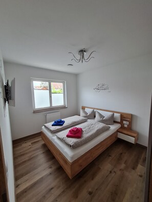 2 slaapkamers, reisbedje, gratis wifi, beddengoed