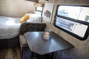 Free WiFi, bed sheets - Charming Winnie Drop Trailer with Cozy Private Patio Escape (Farmington)