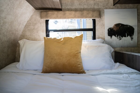 Free WiFi, bed sheets