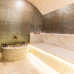 Sale per trattamenti di coppia, vasca idromassaggio, bagno turco