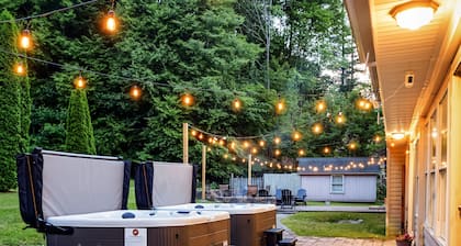 2 Hot Tubs, Pool, Fire Pit, 9 Ensuite Bathrooms, Game Room, Trails, Sleeps 25!