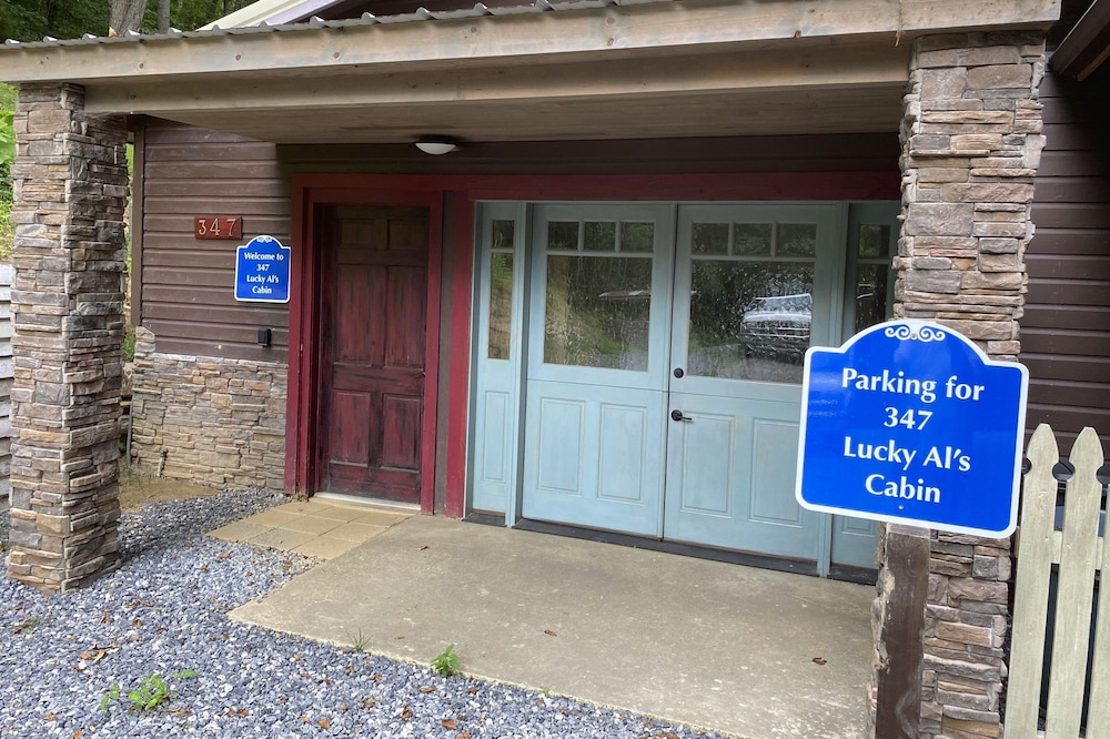 Lucky Al’s Cabin at Riverside Farm