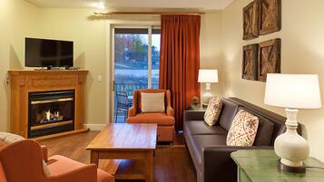 Televisión y chimenea