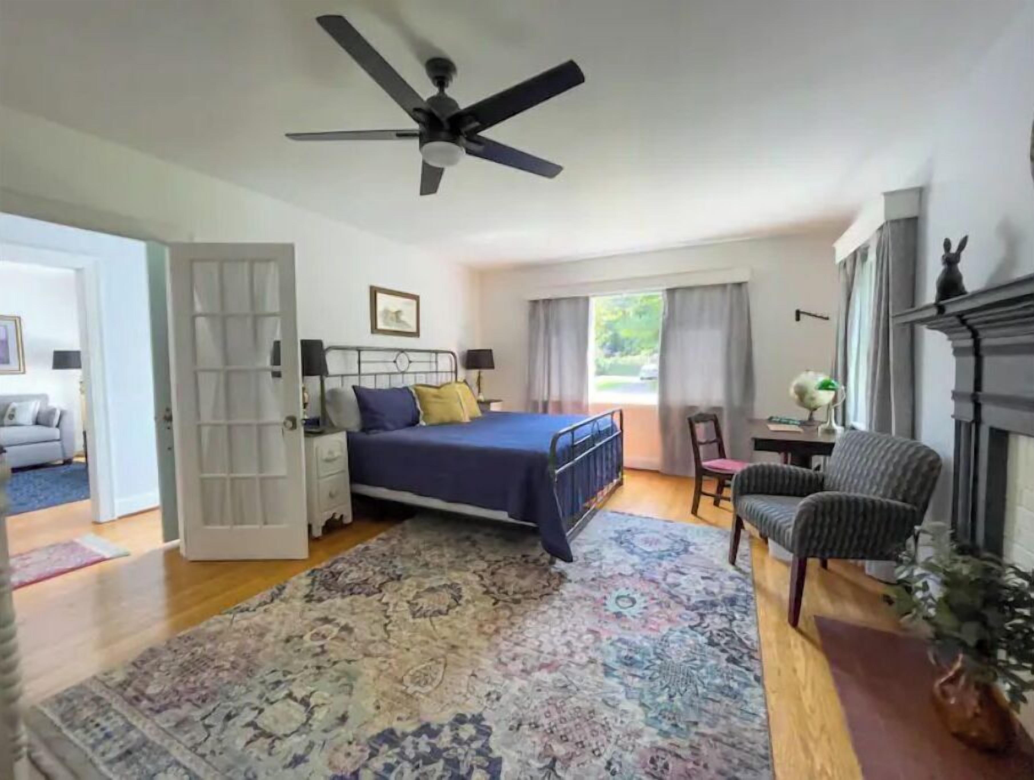 3 bedrooms, desk, iron/ironing board, free WiFi