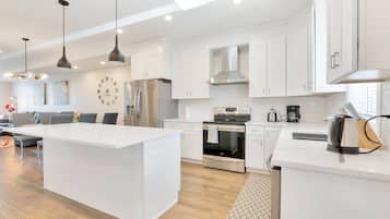 Grand Townhome, 2 Bedrooms, Non Smoking | Private kitchen | Full-sized fridge, microwave, oven, stovetop