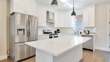 Grand Townhome, 2 Bedrooms, Non Smoking | Private kitchen | Full-sized fridge, microwave, oven, stovetop