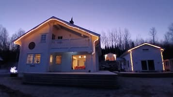 Cabin | Bahagian luar