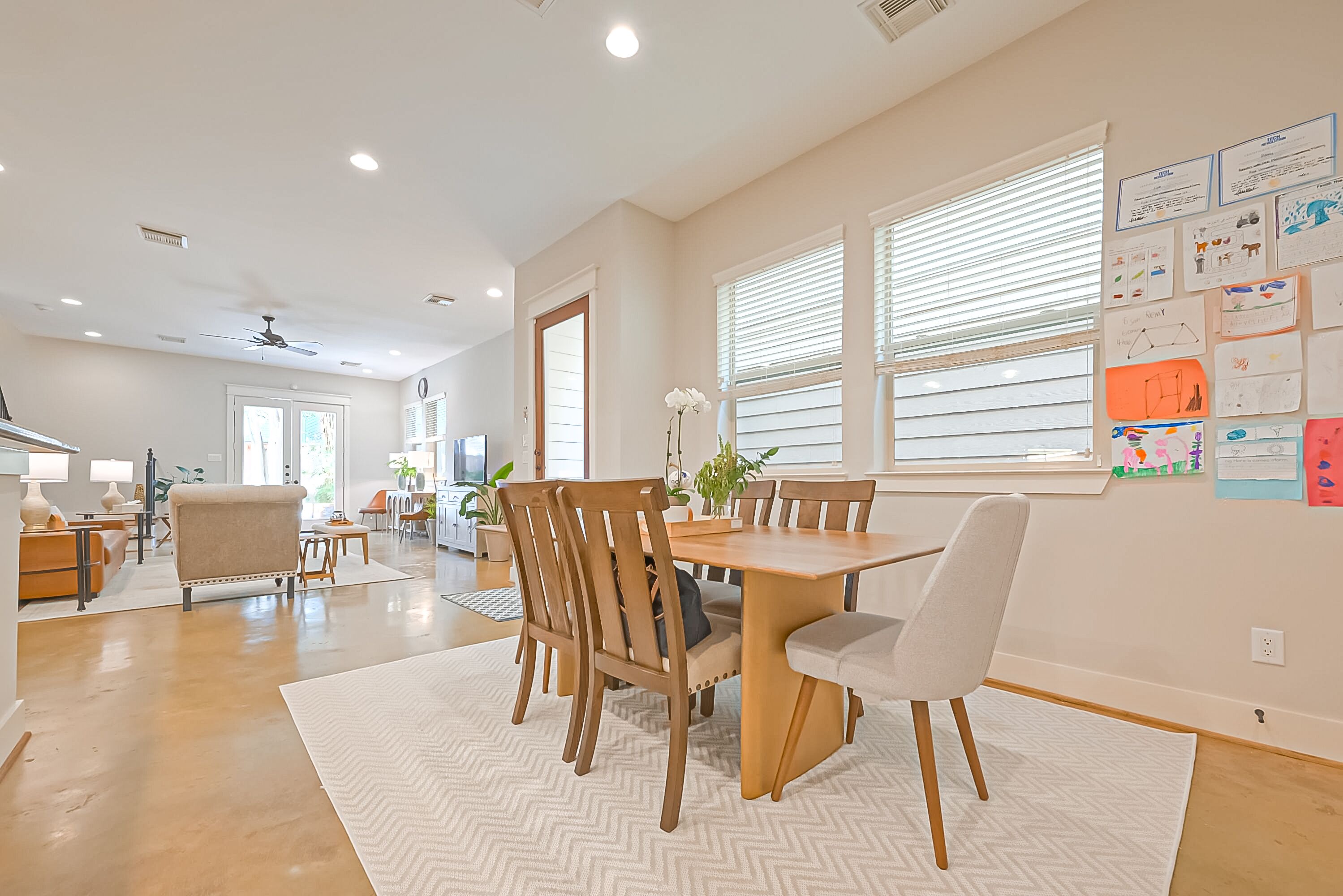 Beautiful home in the Heights. 5 minutes to Memorial Park, Galleria and Downtown