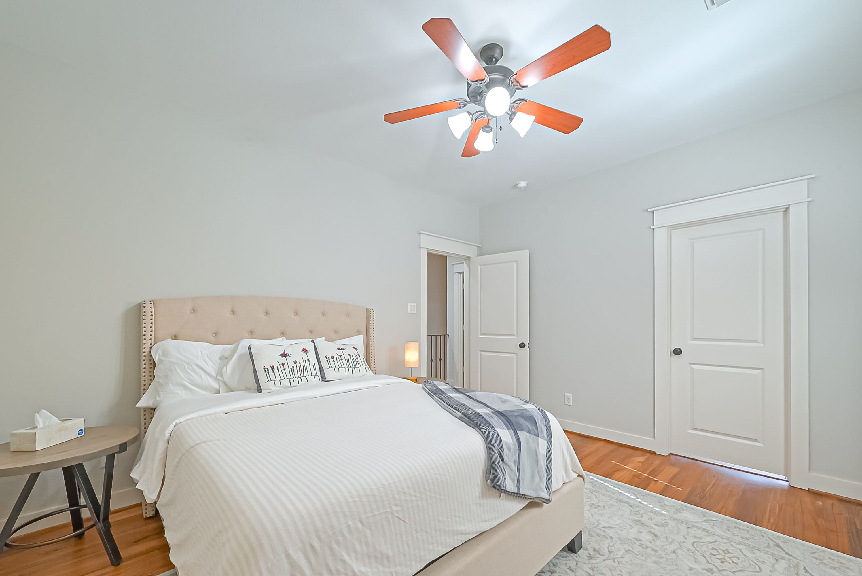 Beautiful home in the Heights. 5 minutes to Memorial Park, Galleria and Downtown