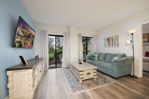 Basic-Apartment | Wohnbereich | 55-Zoll-LED-Fernseher mit Kabelempfang, Fernseher