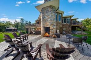 Outdoor dining - *5 Star LUX Retreat Pickleball Pool Theater Hottub (New Ringgold)