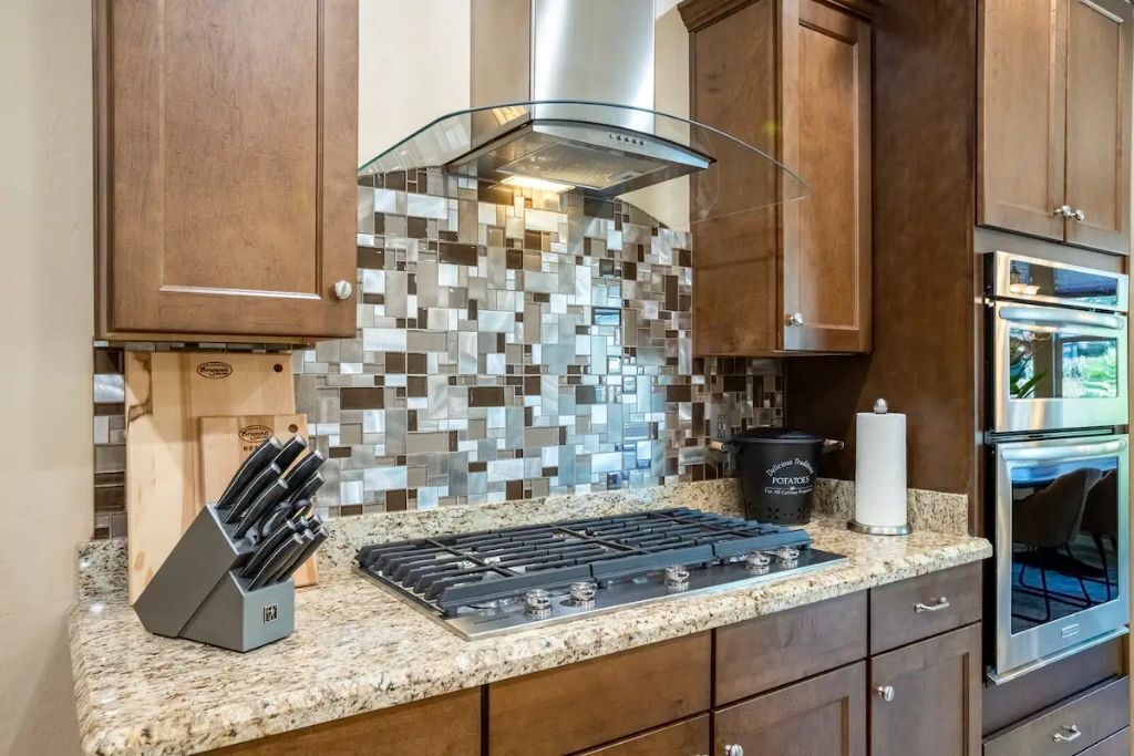 Outdoor Oasis+Spacious Family Home+Walk to Wigwam