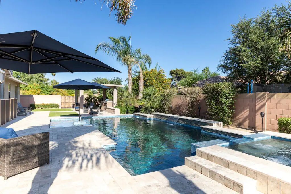 Outdoor Oasis+Spacious Family Home+Walk to Wigwam