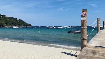 Plage à proximité, chaises longues
