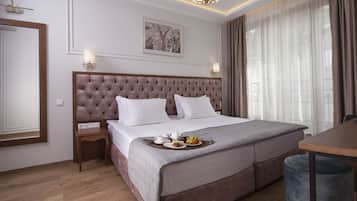 Habitación superior con 1 cama doble o 2 individuales | Ropa de cama de alta calidad y edredones de plumas