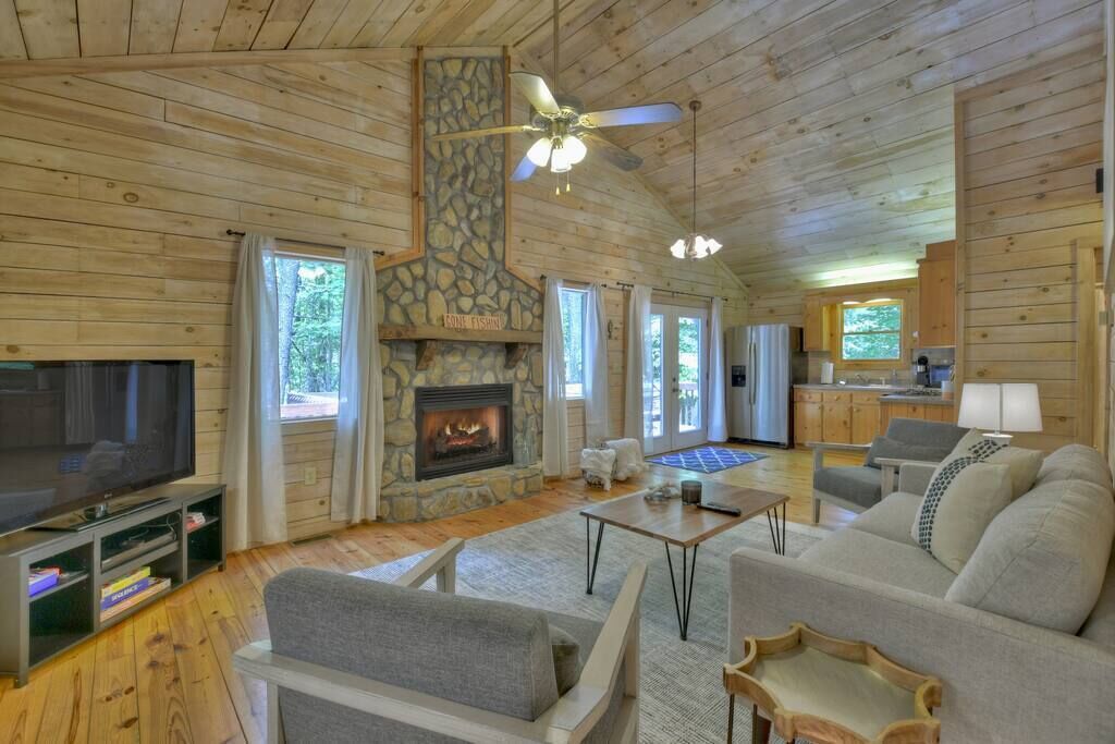 Moonlight Retreat - Dog Friendly Cabin
