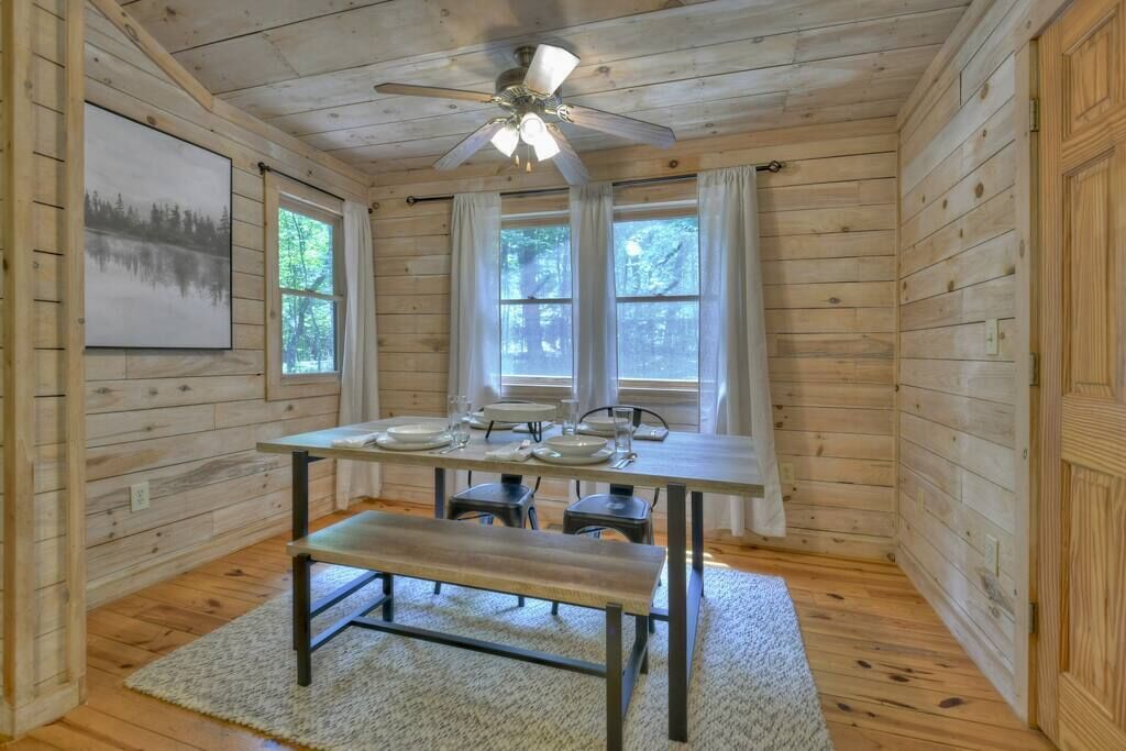 Moonlight Retreat - Dog Friendly Cabin