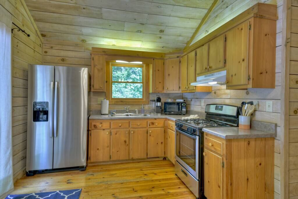 Moonlight Retreat - Dog Friendly Cabin