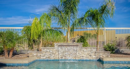 Like New Home Private pool ,New furnishings, 20 mins to State Farm stadium