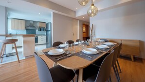 Apartemen Superior, 3 kamar tidur | Ruang makan